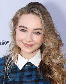 sabrina carpenter breasts|Sabrina Carpenter’s Measurements: Bra Size, Height, Weight。